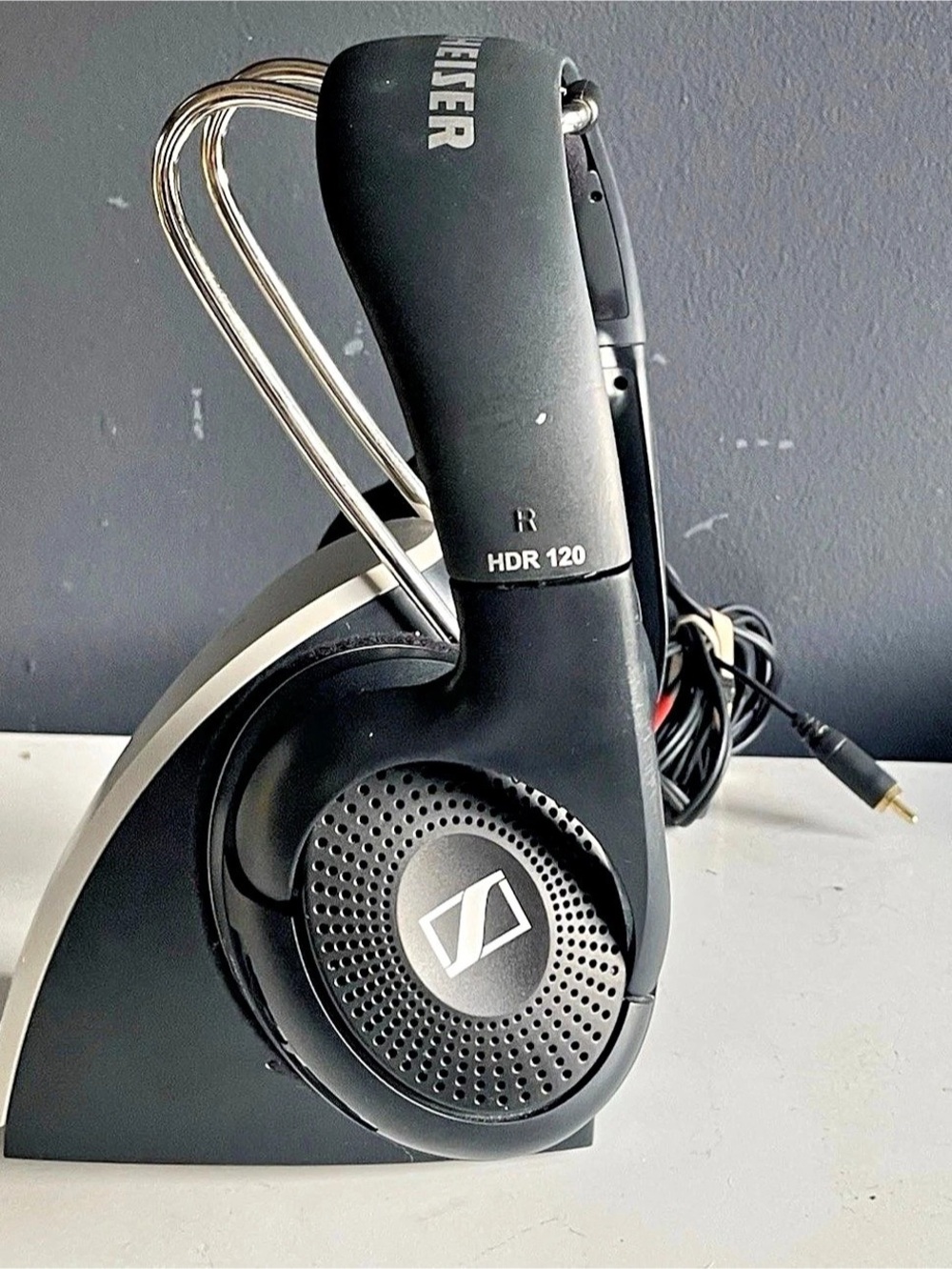 Sennheiser HDR 120 Wireless Headphones Black & White - Picture 11 of 16